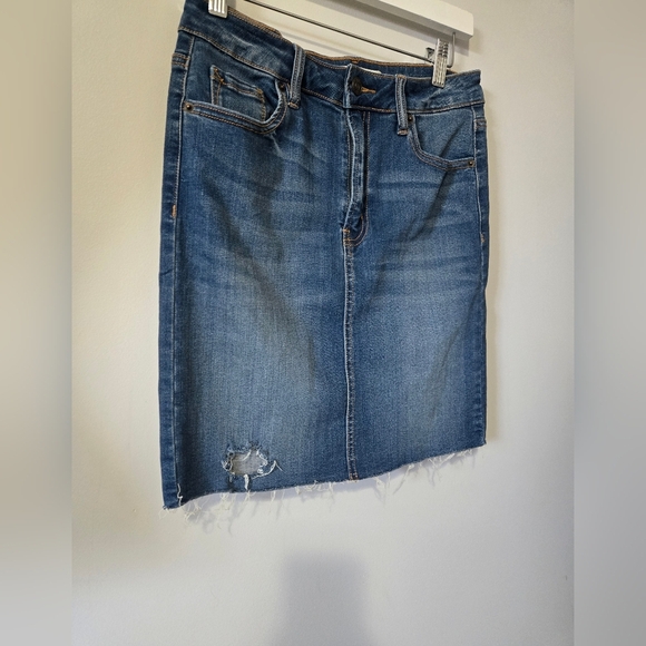 HIDDEN Distressed Denim Skirt. Size Medium - Picture 2 of 13